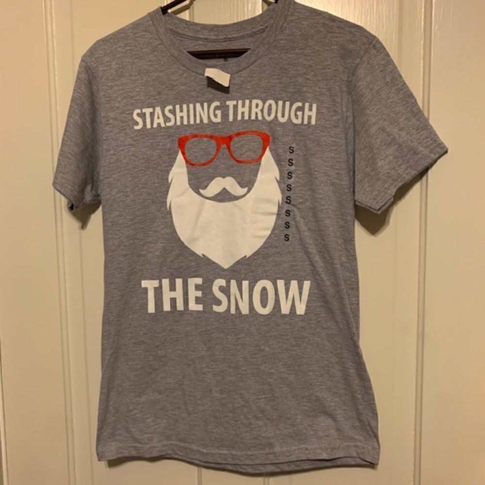 SANTA CLAUS STASHING THROUGH THE SNOW SIZE SMALL T-SHIRT